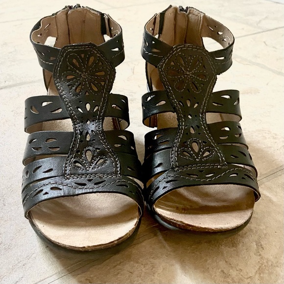 Earth Origins Shoes - Earth originals black leather sandals